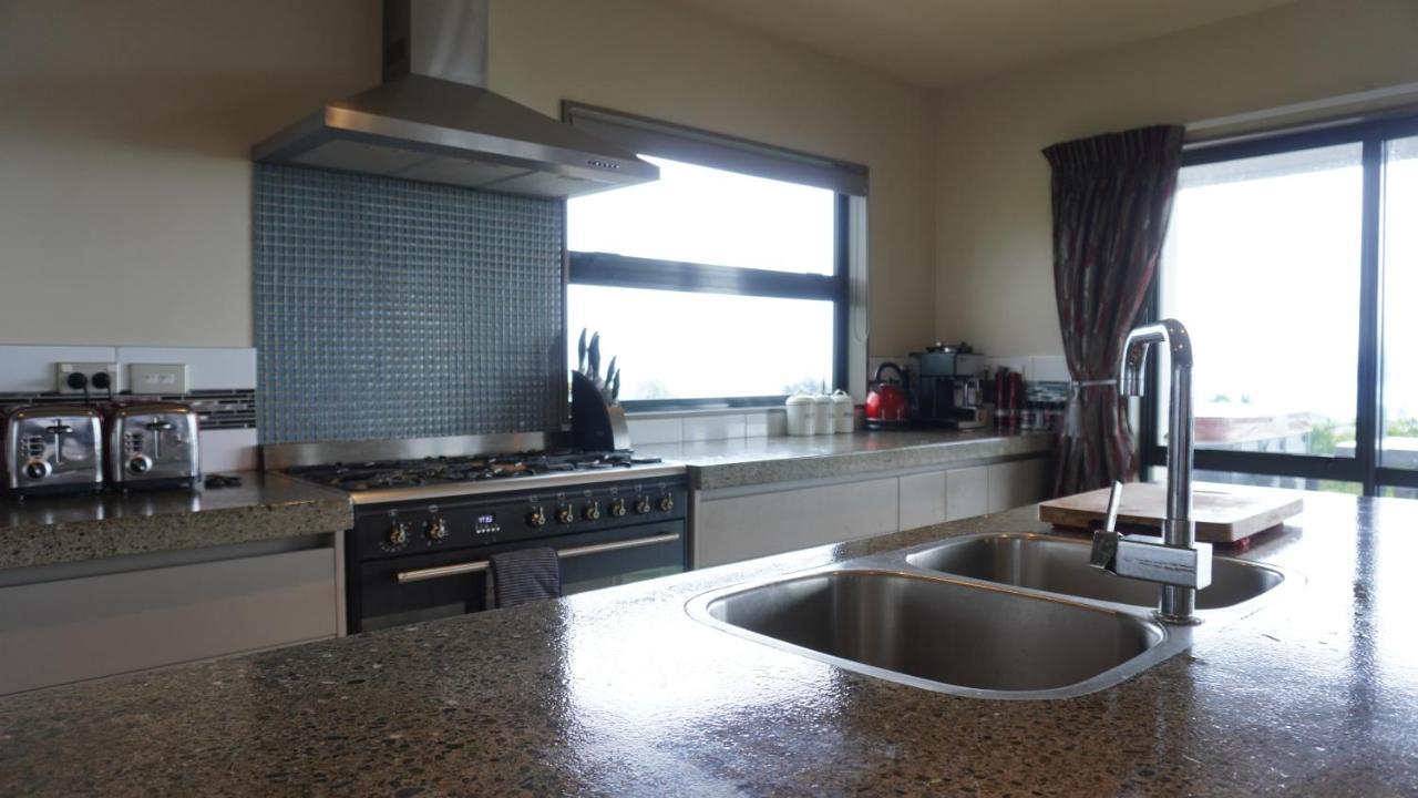 Bed and Breakfast White House Paraparaumu Esterno foto